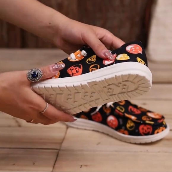 NIP Halloween shoes Pumpkins  size 10.5 comfortable perfect - trick or treating - Picture 14 of 15